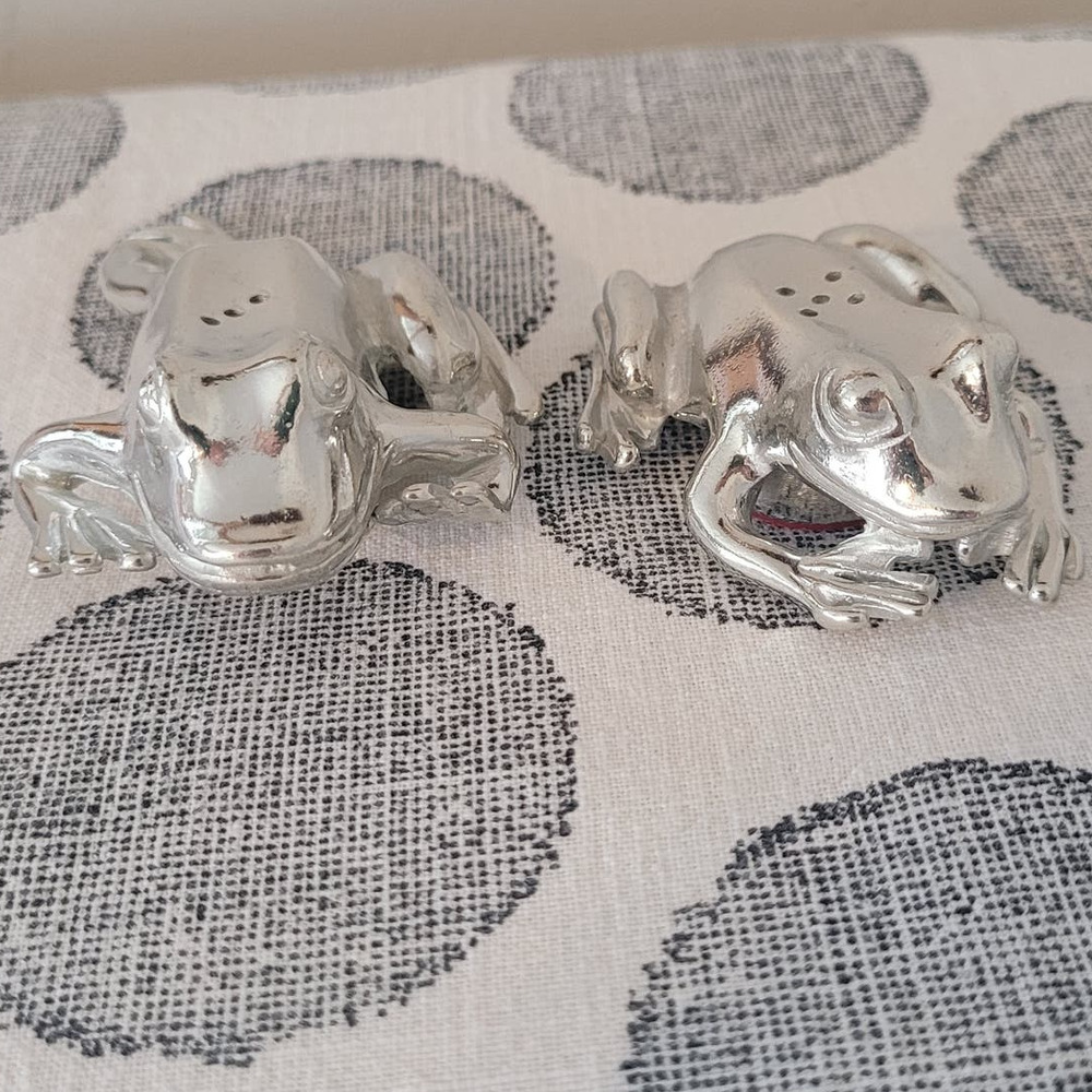 Silver-Toned Vintage Pewter Billy-Joe Stamped Frog Salt and Pepper Shakers - Picture 5 of 6